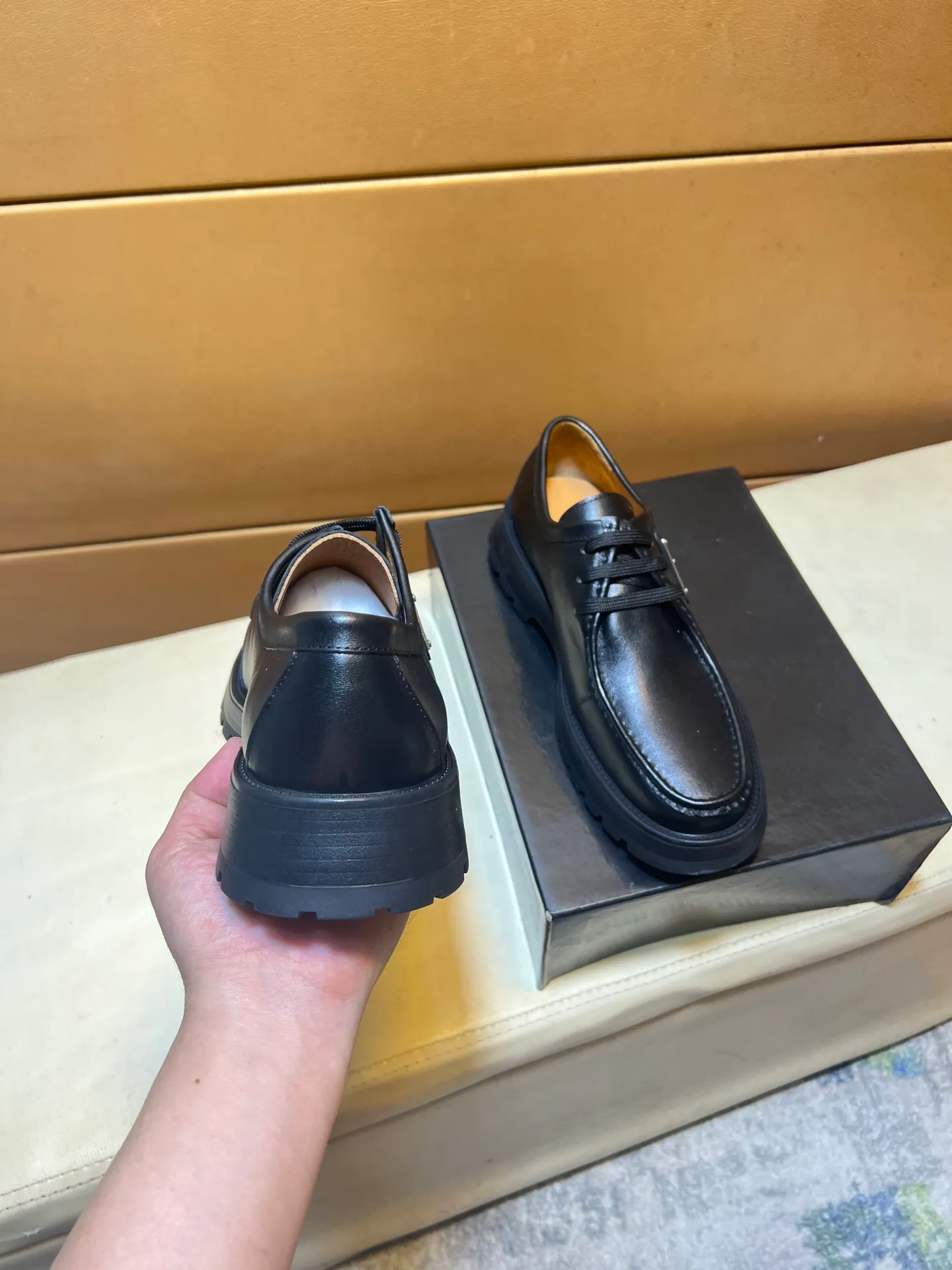 pp440💰👑👑👑 PRADA·PRADA Niuli·Exclusive first release·～Unique modern style sneakers. Counter purchasing 🏃casual leather shoes😍😍 original shiny leather imported from Italy (refuses to discolor and rub feet) soles: original soles specially provided by the original factory, super cool 😍 lace up and walk with wind 👍 style design ⚠️ super comfortable, wear-resistant and non-slip original soles. Just like shooting the real thing🎬The real thing is better. Suitable for outdoor and driving👍Perfect high-quality sneakers, men's shoe size: 38-44